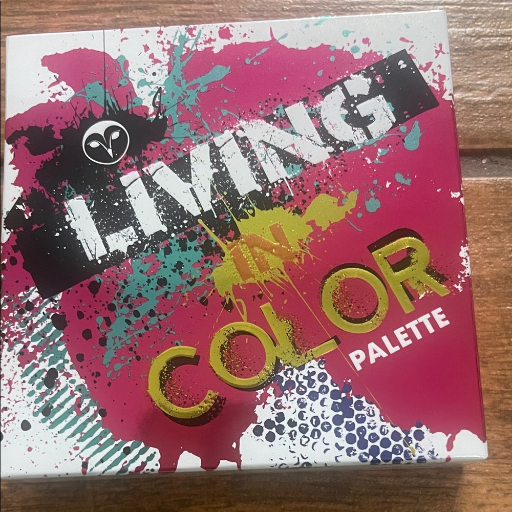 NIB Living in Color Eyeshadow Palette